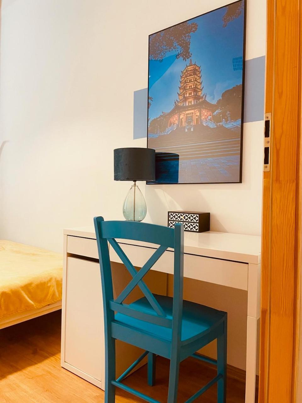 Luxury 4-Bedroom Apartment In Centre - Self-Check In & Fast Wifi Warsaw Exterior photo